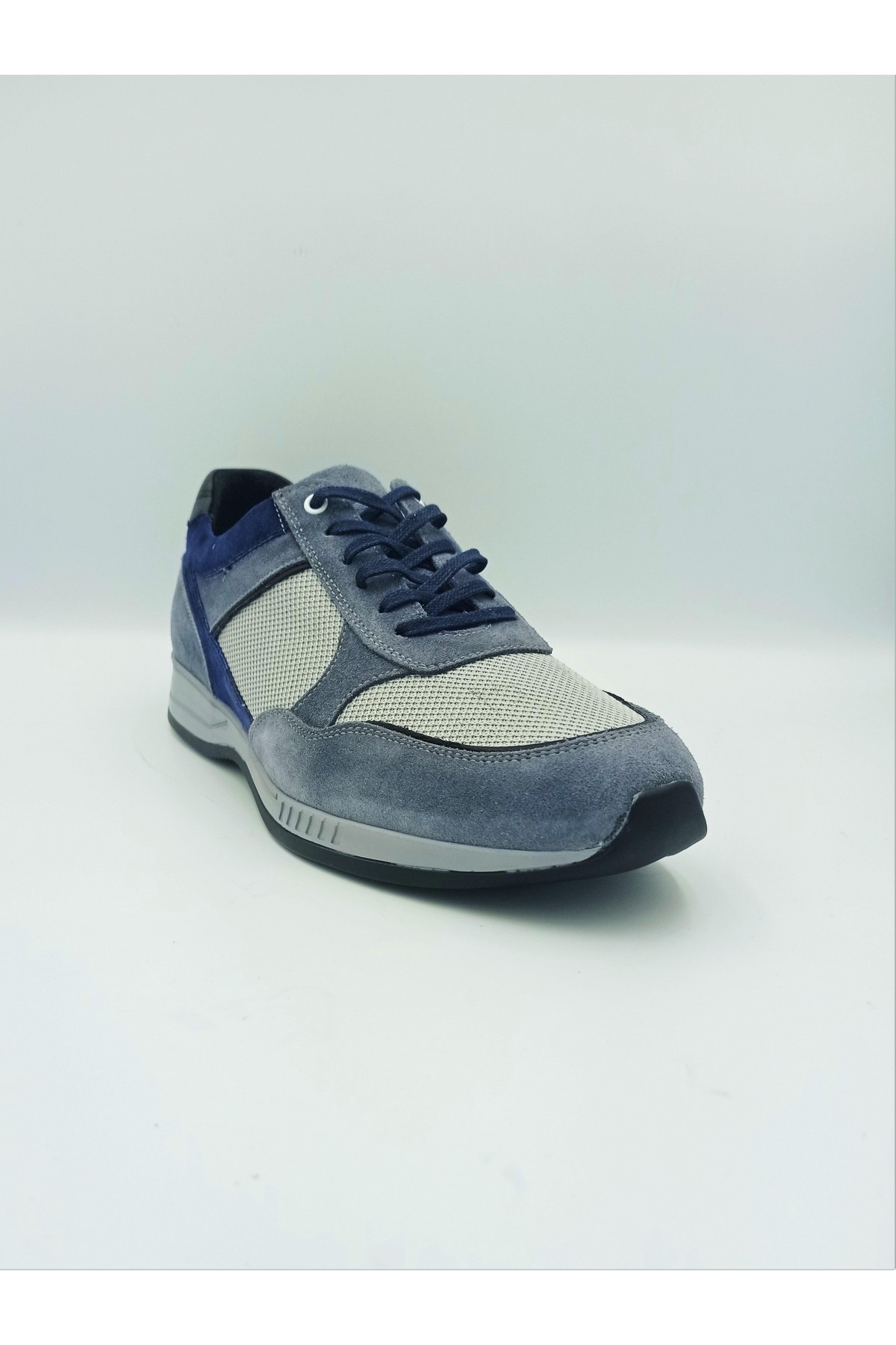 VOYAGER SNEAKER 4697